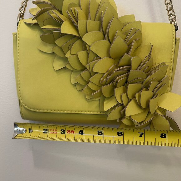 NEW (NWOT) Nine West vegan leather yellow petal shoulder bag, goldtone hardware - Picture 14 of 16